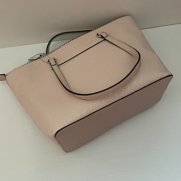 GUESS logos cover the faux-leather foundation tote - Picture 2 of 12